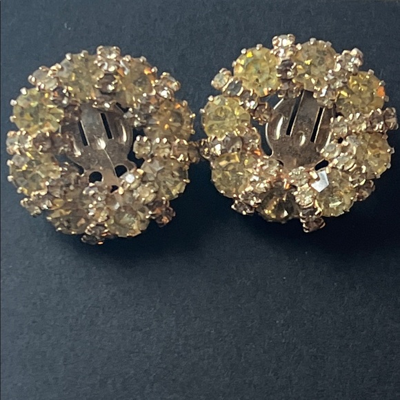 Vintage Crystal Weiss Gold tone clip on Cluster Earrings - Picture 1 of 4